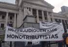 EL MONOTRIBUTO SOCIAL SE SALVA (POR AHORA) DE LA MOTOSIERRA 