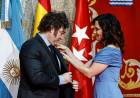 INSULTOS A PEDRO SÁNCHEZ, BLOOPER CON ISABEL DÍAZ AYUSO Y EL PREMIO DE UN INSTITUTO ANTIDEMOCRÁTICO
