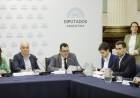 EL SECRETARIO DE CULTURA ESTÁ EN CONTRA DE "COMETIERRA" PERO NO LE PIDAN QUE LEA