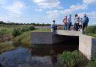 MESÓN DE FIERRO: LA APA, VIALIDAD PROVINCIAL Y CONSORCIOS CAMINEROS COMPLETARON TRABAJOS DE MANTENIMIENTO DEL CANAL RURAL