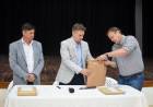 QUITILIPI: EL GOBERNADOR ZDERO ENCABEZÓ LA APERTURA DE SOBRES DE LA LICITACIÓN PARA LA REPAVIMENTACIÓN DE ACCESOS A LA CIUDAD