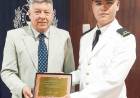 MISIONES: EL MINISTRO DE SEGURIDAD ENTREGÓ UN RECONOCIMIENTO AL GUARDAMARINA CHAQUEÑO TOBÍAS ROSSI, POR ALCANZAR EL MEJOR PROMEDIO