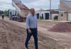 LA MUNICIPALIDAD DE VILLA ÁNGELA CONTINÚA CON LA COLOCACIÓN DE RIPIO EN CALLE LOS ANDES