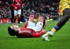ALARMA: LICHA MARTÍNEZ SALIÓ LESIONADO EN EL PARTIDO DEL MANCHESTER UNITED