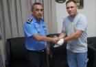 POLICÍA LESIONADO EN PERSECUCIÓN FUE RECIBIDO Y FELICITADO POR EL JEFE DE POLICÍA