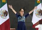 SHEINBAUM SE DIO UN BAÑO DE MASAS EN EL ZÓCALO