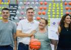 EL GOBERNADOR ZDERO ENTREGÓ ELEMENTOS DEPORTIVOS A ESCUELAS DE LA REGIONAL 10: ”EL DEPORTE CUMPLE UN ROL FUNDAMENTAL EN LA FORMACIÓN DE LAS PERSONAS"- AFIRMÓ