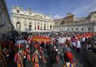 UNA MULTITUD EN EL ADIÓS AL PAPA EN SAN PEDRO