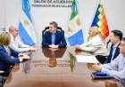 EL GOBERNADOR ZDERO RUBRICÓ LA ESCRITURA QUE TRANSFIERE EL PARQUE DE LA DEMOCRACIA A LA MUNICIPALIDAD DE RESISTENCIA