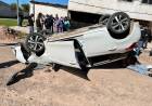 TRAS CINEMATOGRAFICA PERSECUCIÓN Y VUELCO DETIENEN A TRES HOMBRES QUE HABRIAN ROBADO UN AUTO