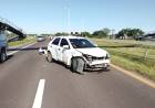 UNA CONDUCTORA PERDIÓ EL CONTROL Y CHOCÓ CONTRA EL GUARDARRAIL