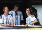 NI DE BOCA NI DE RIVER: DUA LIPA FUE A VER EL SUPERCLÁSICO CON LA CAMISETA ARGENTINA