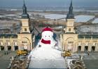 CHINA PREPARA EL MUÑECO DE NIEVE MÁS GRANDE DEL MUNDO