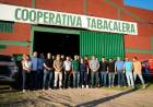 EL GOBERNADOR ZDERO ENTREGÓ MAQUINARIAS A PRODUCTORES TABACALEROS EN COLONIA BENÍTEZ