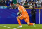 PREOCUPACIÓN EN LA SELECCIÓN ARGENTINA: EL “DIBU” MARTÍNEZ ANALIZA LA POSIBILIDAD DE “DAR UN PASO AL COSTADO”