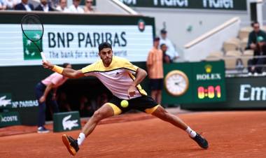 ROLAND GARROS: CERÚNDOLO TUVO A DJOKOVIC CONTRA LAS CUERDAS, PERO EL SERBIO SE LE ESCAPÓ