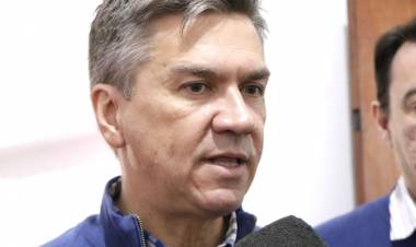 EL GOBERNADOR ZDERO ANUNCIÓ EL PAGO DEL AGUINALDO