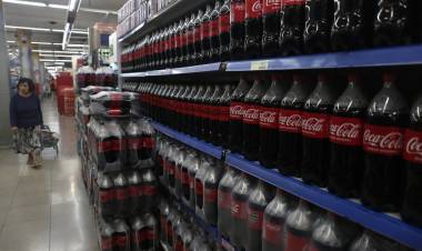 CAE FUERTE EL CONSUMO DE BEBIDAS