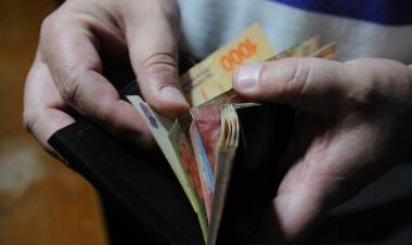 SUBIÓ 4 PUNTOS EL SALARIO REAL EN ABRIL, PERO BAJÓ MUCHO MÁS DESDE QUE LLEGÓ MILEI