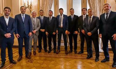 DISPUTA EN JUNTOS POR EL CAMBIO POR UN COMUNICADO EN APOYO A LA LEY BASES