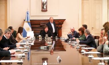 MILEI SALIÓ A RATIFICAR A CAPUTO Y A TRATAR DE CALMAR LA INTERNA EN ECONOMÍA