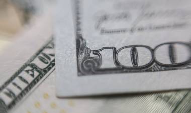 EL BLUE SUPERÓ LOS 1300 PESOS