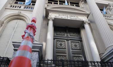 CAE EL CRÉDITO AL SECTOR PRIVADO