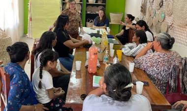 PRODUCCIÓN MANTIENE EL ACOMPAÑAMIENTO A INSTITUCIONES DE ARTESANAS QOM
