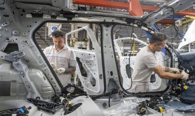 CAE LA PRODUCCIÓN FABRIL EN MAYO