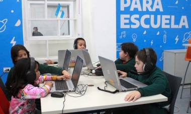 FONTANA: EDUCACIÓN FIRMÓ COMODATO CON EL MUNICIPIO PARA MANTENER EL CONECTAR LAB Y LANZÓ TALLERES PARA DOCENTES SOBRE IA