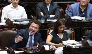 EL FRACASO DE LOS AMIGABLES APACIGUADORES