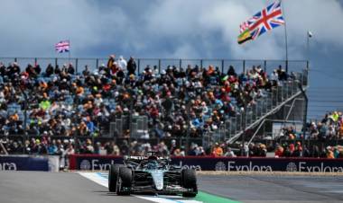 FÓRMULA 1: MERCEDES METIÓ UN INESPERADO 1-2 EN SILVERSTONE