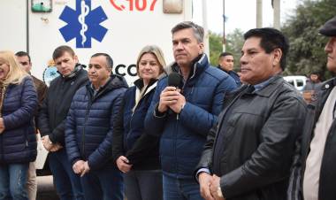 MISIÓN NUEVA POMPEYA: EL GOBERNADOR ZDERO ENTREGÓ EQUIPAMIENTOS DE COMUNICACIONES PARA AMBULANCIAS, Y ADEMÁS, SE INCORPORARON NUEVOS MÉDICOS