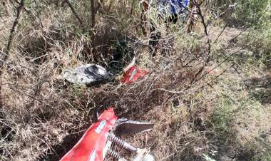 DESARMABAN UNA MOTOCICLETA, AL NOTAR LA PRESENCIA POLICIAL SE DIERON A LA FUGA