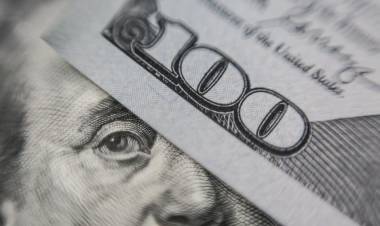 EL DÓLAR BLUE TREPÓ HASTA LOS 1500 PESOS Y EL RIESGO PAÍS HASTA LOS 1500 PUNTOS