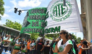 UN FRENO AL DESPIDO DE TRABAJADORES ESTATALES TRANS