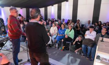 PRESENTACIÓN DEL PROYECTO "BANCO DE CANCIONES CHACO" EN EL STAND DEL PODER LEGISLATIVO EN LA BIENAL