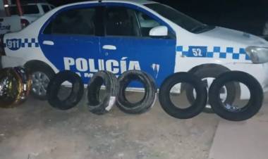 CHARATA: QUISO PASAR EL CONTROL CON CINCO NEUMÁTICOS PARA AUTO Y CUATRO CUBIERTAS DE MOTO SIN EL AVAL ADUANERO
