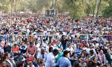 MULTITUDINARIO CIERRE DE LA CABALGATA DE LA FE: EL CHAQUEÑO PALAVECINO PRESENTE EN LA MÁXIMA EXPRESIÓN DE FE DEL NORTE ARGENTINO