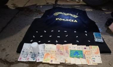 DETIENEN A UN HOMBRE CON MÁS DE 20 BOCHITAS DE COCAINA 