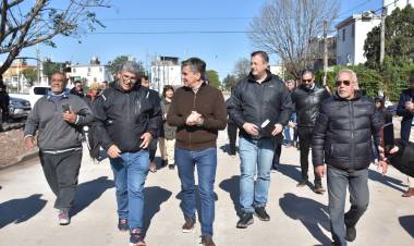 PAVIMENTO URBANO: EL GOBIERNO PROVINCIAL REACTIVÓ OBRAS EN VILLA ELISA Y EL BARRIO UPCP DE RESISTENCIA