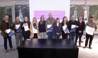 CON LA FIRMA DEL ACTA FUNDACIONAL, SE CONFORMÓ LA REGIÓN METROPOLITANA DEL CONSEJO PROVINCIAL DE NIÑEZ, ADOLESCENCIA Y FAMILIA