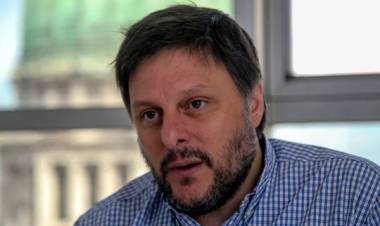 SANTORO SE DESPEGÓ DE ALBERTO FERNÁNDEZ TRAS LAS DENUNCIAS Y MILEI LO CRUZÓ