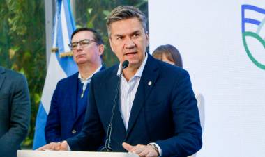 EL GOBERNADOR ZDERO ANUNCIÓ UN 15,56 POR CIENTO DE AUMENTO SALARIAL PARA ACTIVOS Y PASIVOS DE LA ADMINISTRACIÓN PÚBLICA