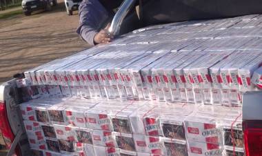 DETUVIERON A CUATRO FORMOSEÑOS CON UNA CARGA DE CIGARRILLOS DE CONTRABANDO VALUADA EN 35 MILLONES Y UNA CAMIONETA ROBADA