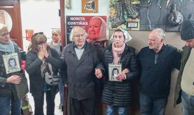 EMOTIVO HOMENAJE A NORA CORTIÑAS 