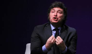 MILEI: "MACRI NO RESOLVIÓ NI DE CERCA EL DÉFICIT FISCAL"
