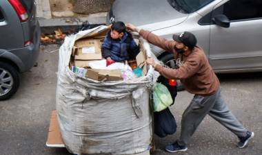 UNA FAMILIA NECESITÓ $ 939.886 EN AGOSTO PARA NO SER POBRE, INFORMÓ EL INDEC