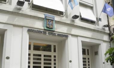 SE REALIZÓ UN ABRAZO A LA AFA EN CONTRA DE LAS SAD