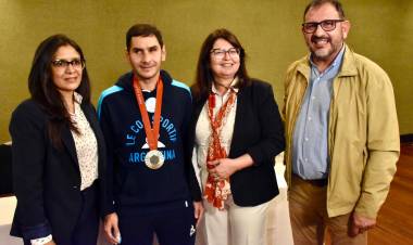 EL GOBIERNO PROVINCIAL RECONOCIÓ AL CHAQUEÑO ÁNGEL DELDO TRAS GANAR LA MEDALLA DE PLATA EN LOS JUEGOS PARALÍMPICOS